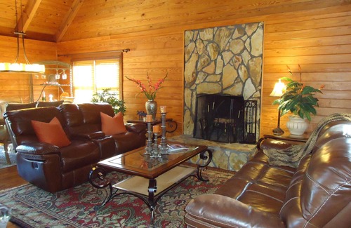 Lake Oconee Cabin | Romantic Log Cabin directly on Lake with a Boat lift and Awesome views!