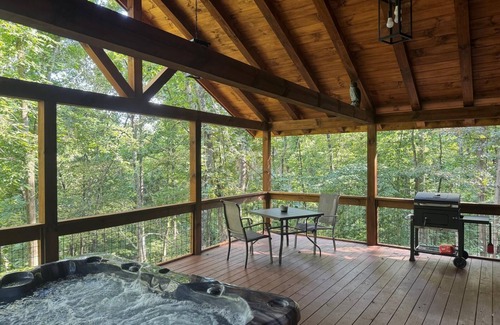 Logan Cabin | Romantic Luxury Cabin in the Hocking Hills