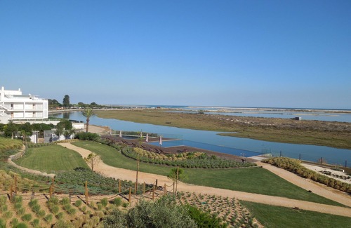 Olhao Apartment | Romantic/Minimalist flat-10 minutes from the beach