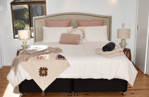 Tomewin House | Romantic mountain getaway with stunning views, spa and sauna