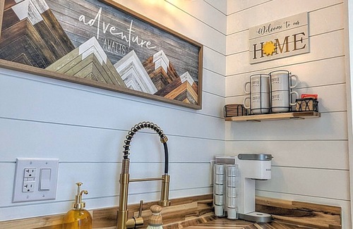 Sylva Apartment | Romantic mountain getaway in Luxury Geodome! HOTTUB!nNatures Dome@SmokyMountain