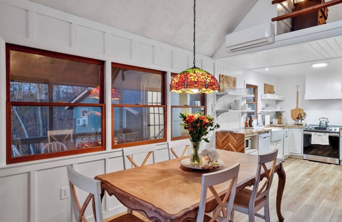 Front Royal Cabin | Romantic Mountain Cabin w/views 90 min from DC