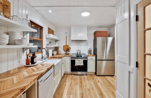 Front Royal Cabin | Romantic Mountain Cabin w/views 90 min from DC