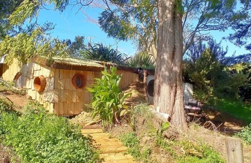 Pukemoremore Ski Chalet | Romantic night in a 'Hole in the Ground'