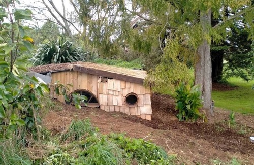Pukemoremore Ski Chalet | Romantic night in a 'Hole in the Ground'