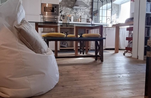 Citta Nuova-Barriera Nuova-San Vito-Citta Vecchia Apartment | Romantic North East loft near the station with glimpse of the sea and elevator