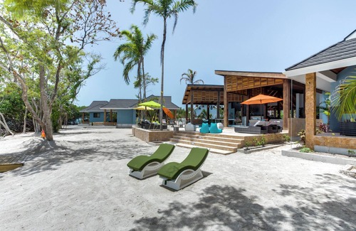 Placencia House | Romantic Oceanfront Bungalow with King Bed & Dual Rain Showers