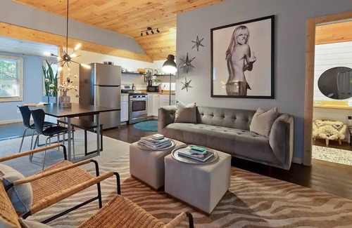 Pocono Pines House | Romantic Pet-Friendly Bungalow Escape