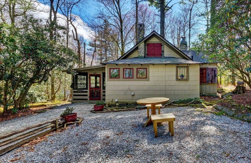 Highlands House | Romantic, Private, Restored,Stone gas fireplace,Glass heated porch,Firepit