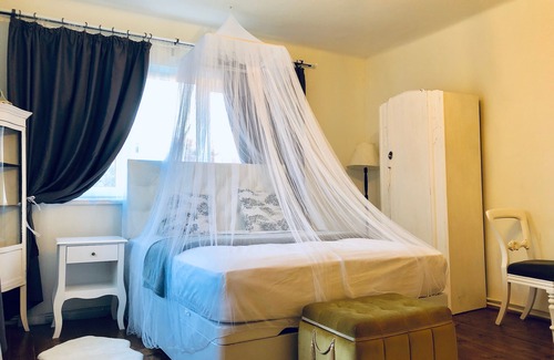 Cluj-Napoca House | Romantic retreat.Free standing bathtub available!