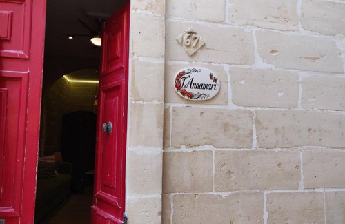 Cospicua House | Romantic Small Townhouse in The Three Cities