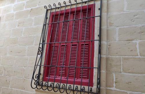 Cospicua House | Romantic Small Townhouse in The Three Cities