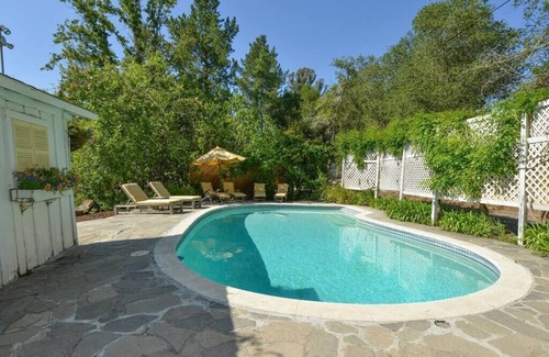 Glen Ellen Cottage | Romantic Sonoma Creek Cottage With Pool & Spa