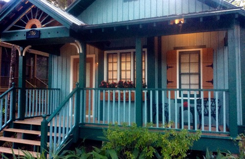 Steinhatchee Cottage | Romantic Spa Experience in Luxurious Creekside Honeymoon Cottage in the Landings