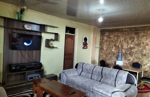 Kikuyu Apartment | Romantic Spanish villa w/hot tub — 5 min from the bus stop