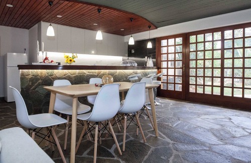 Nea Penteli Apartment | Romantic Stone Getaway Retreat in Nature-Loved Penteli