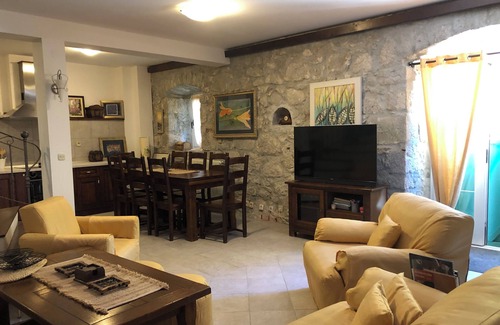 Bacina Villa | Romantic Stone House for family & couples near Dubrovnik and Split
