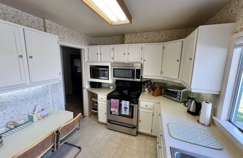 Grapeview House | Romantic Stretch Island Waterfront View Cottage w/Hot Tub and Easy Beach Access