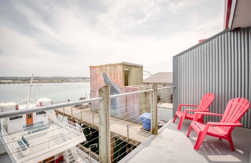 Historic Bayfront Apartment | Romantic Studio in Newport Bayfront, Ocean Views, Spa Tub, Fireplace, Deck