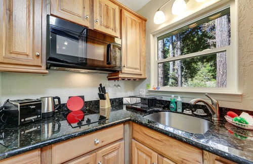 Gualala Condo | Romantic, Studio Suite Surrounded by Redwoods w/Shared Hot Tub