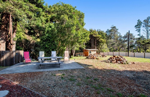 Gualala Condo | Romantic, Studio Suite Surrounded by Redwoods w/Shared Hot Tub