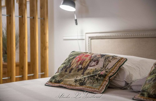 Enclos Apartment | Romantic studio w/comfy bed & large btm 1mn-walk to Vieux Bassin - Studio Le Goéland ♥