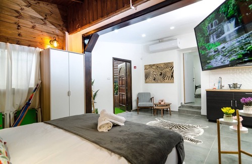 Tiberias Old City Cabin | Romantic suite on the sea of Galilee.