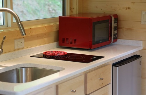 Topton House | Romantic Tiny Home Cabin w/HotTub + Fire Pit, doorstep to adventures and romance