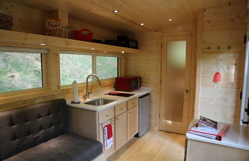 Topton House | Romantic Tiny Home Cabin w/HotTub + Fire Pit, doorstep to adventures and romance