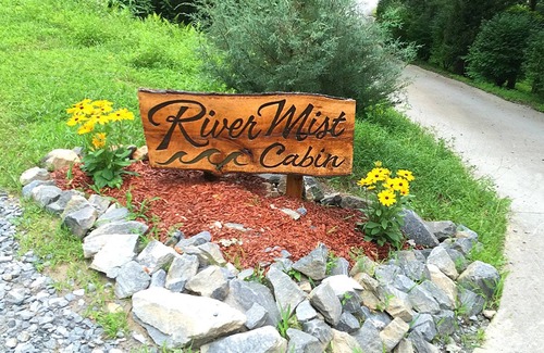 Epworth Cabin | ROMANTIC TROUT FISHING CABIN - WiFi, HotTub FirePit, Blue Ridge, RiverMistCabin