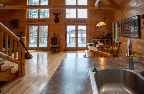 Wetmore Cabin | Romantic Upscale Cabin on Rustic Lake, A/C! 25 miles to Pic Rocks!