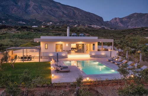 Lefkogeia Villa | Romantic villa 5 minutes from the sea