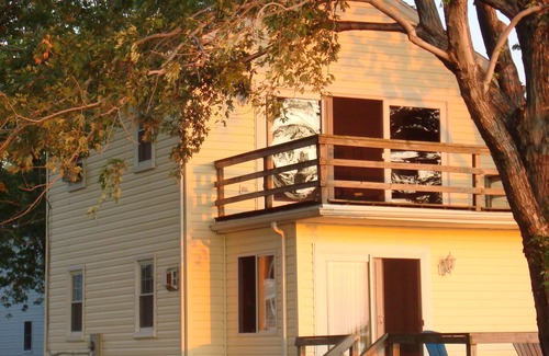 Tilghman House | Romantic Waterfront Cottage with Amazing Sunsets