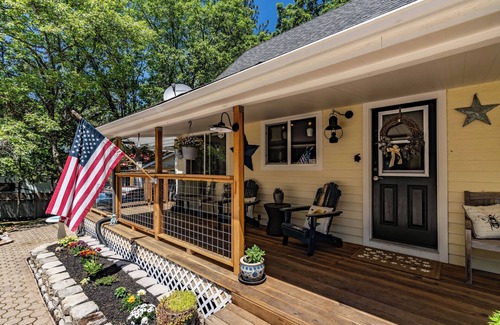 River Pines House | Romantic weekend getaway in the heart of wine country.