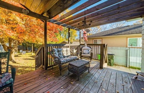 Barberton House | Romantic West Side Cottage, 2/2 sleeps 6-8.