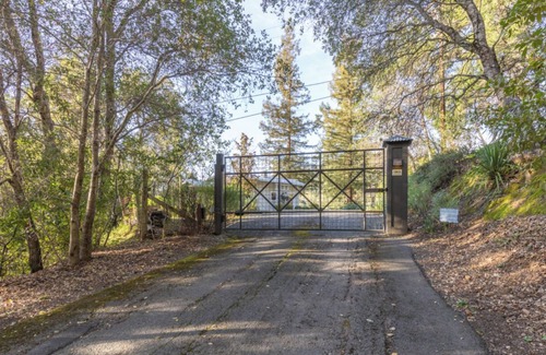 Cloverdale Cottage | Romantic wine country getaway, close to fine dining/wineries.