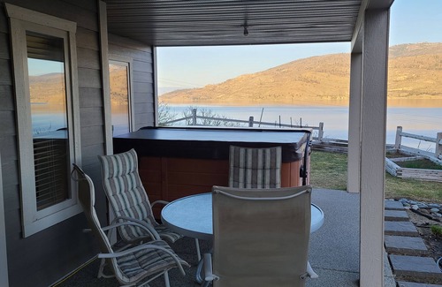 Central Okanagan House | Romantic year round setting overlooking Lake Okanagan.