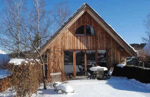 Sankt Corona am Wechsel Apartment | Romantisches Holzhaus mit Schwimmteich, Direkt an Kinderskipiste