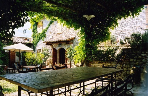 Casperia Villa | Rome countryside villa with swimming pool & outside bbq and pizza oven