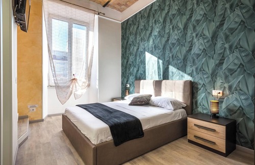 Pigneto House | Rome Termini Caesar Coulour Suite