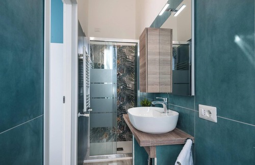 Pigneto House | Rome Termini Caesar Coulour Suite