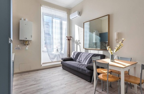 Pigneto House | Rome Termini Caesar Coulour Suite