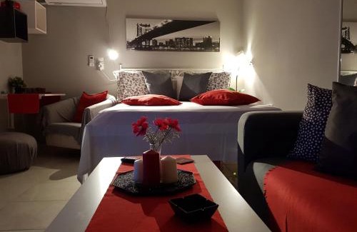 Aigaleo Apartment | 'Romeo & Juliet' Cozy Apartment With Breathtaking View