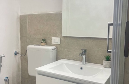 EUR House | Romoli Rooms and Suites - Room with external bathroom