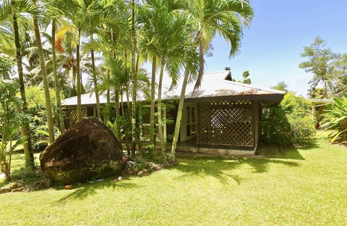 Tapere of Titikaveka House | Rona Kaitangata - across the road from the beach