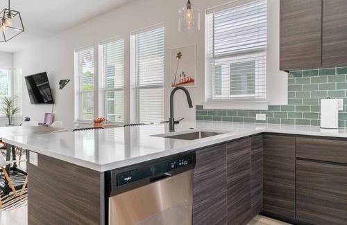 Mahncke Park House | Roof Top Deck/3 BR Su