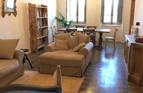 Foligno Apartment | Rooftop apartment on medieval piazza