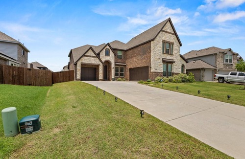 Mesquite House | Rooftop Bliss 4br with Crib/office Space, Free parking/AC with WiFi in Mesquite