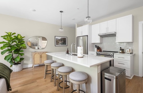 Wesley Heights House | Rooftop + Fire-pit + Peloton - Near Uptown
