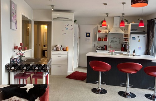 Queenstown City Centre Apartment | Rooftop garden, Lakeview, 5 mins walk to town